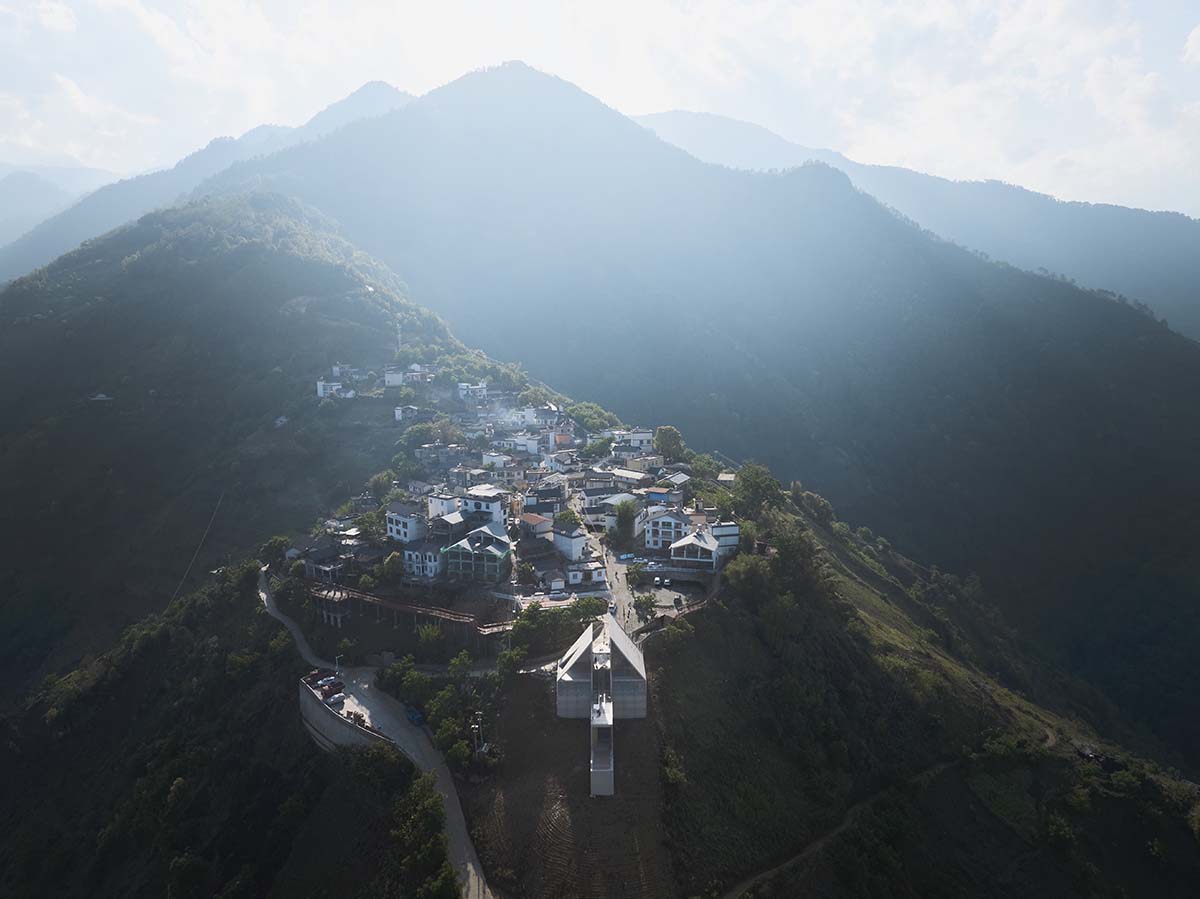 TAO completes concrete bookstore with protruding structure on a steep slope in China 