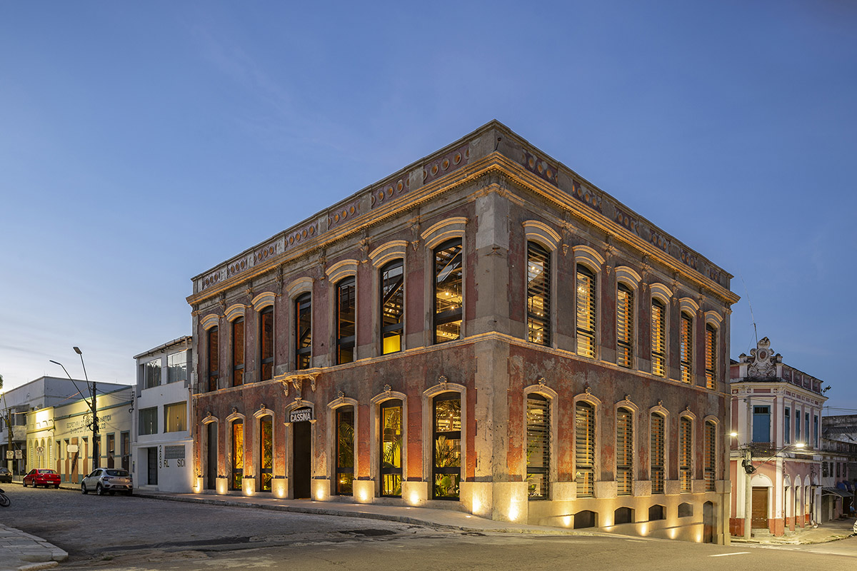 Laurent Troost Architectures revives abandoned heritage building as an innovation house in Brazil