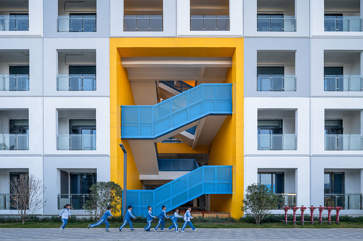 Crossboundaries completes colourful Jinlong prefab school in Shenzhen