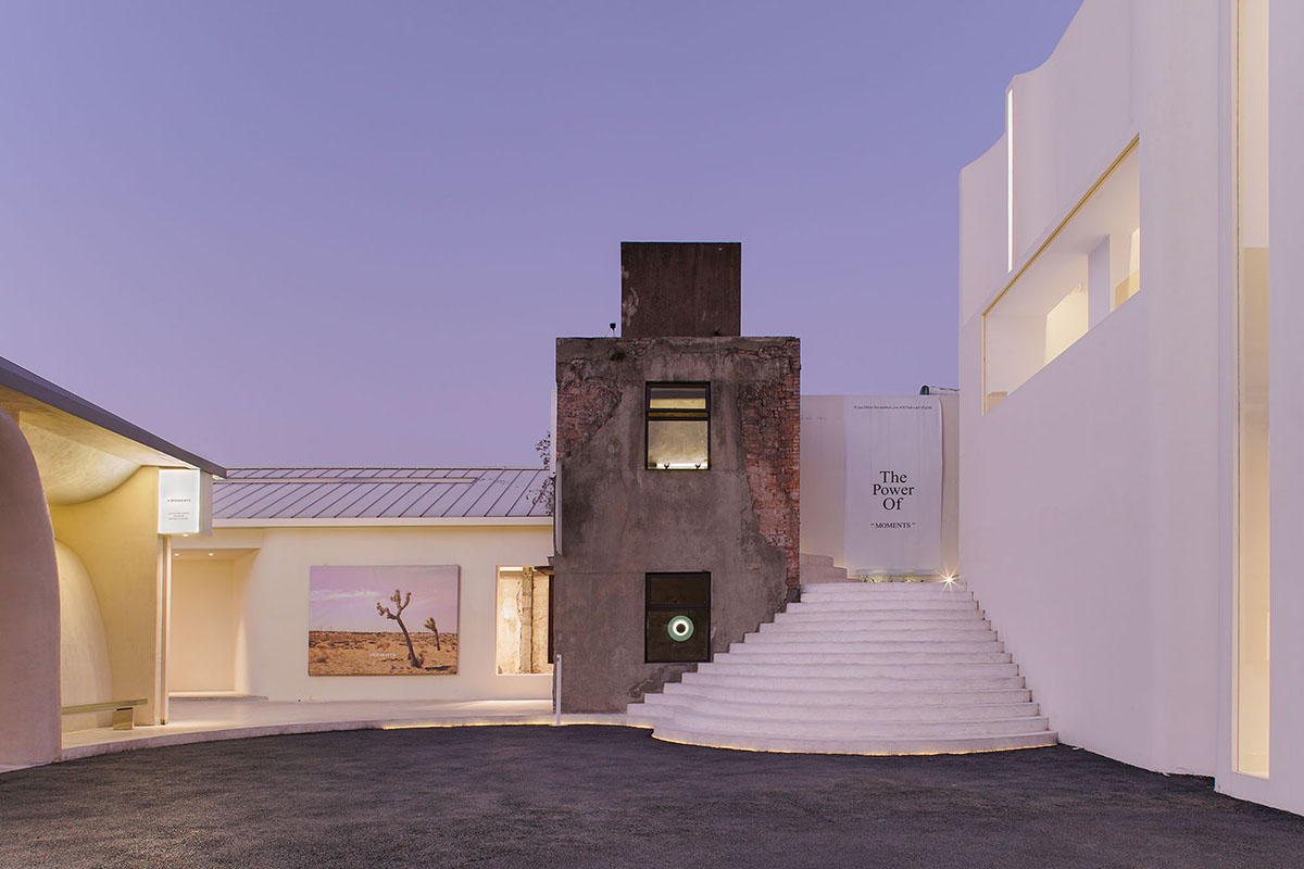 TRI-ORANGE DESIGN converts old industrial building into a photography studio in China 