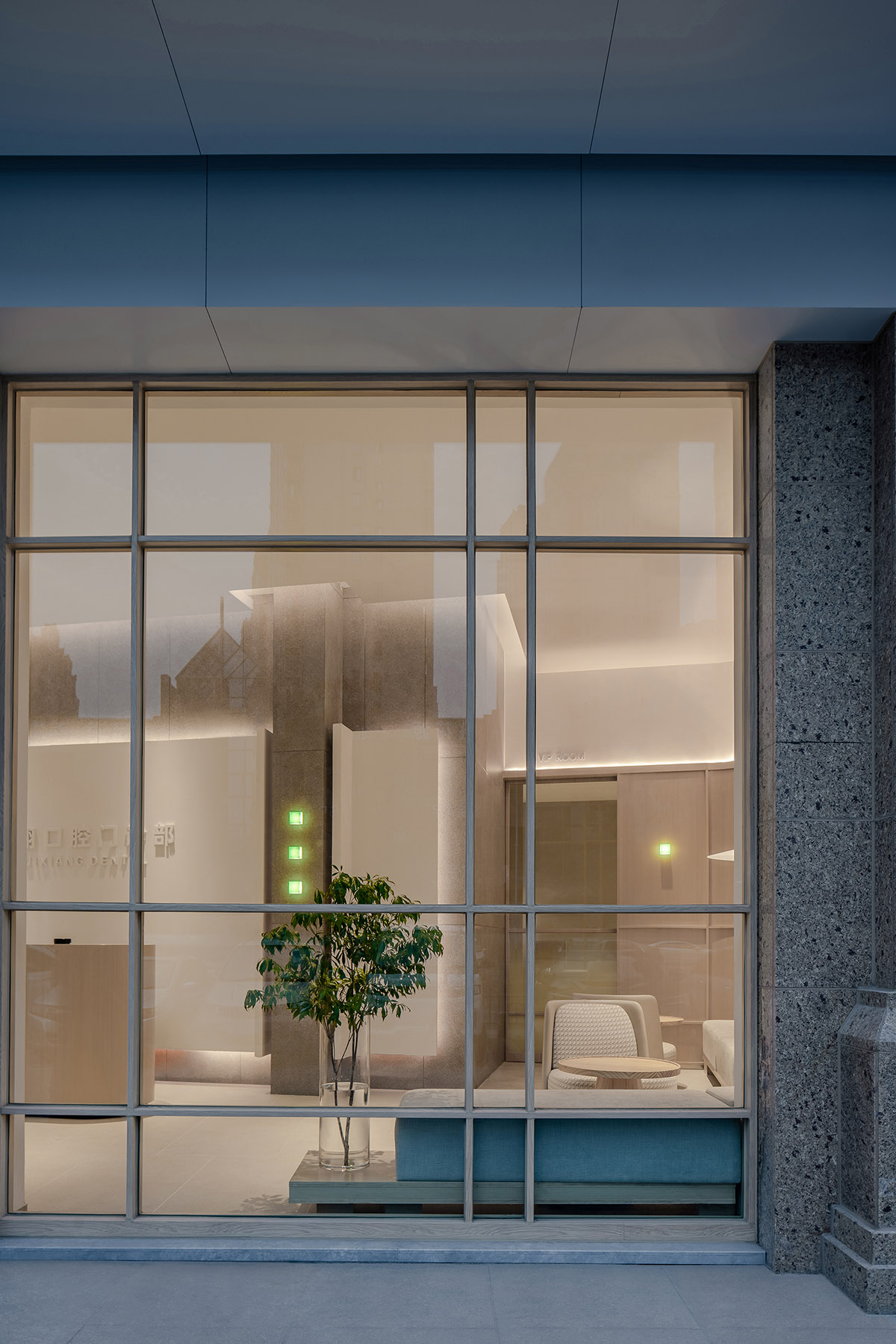 JACKY.W DESIGN completes dental clinic with rounded wooden walls and natural tones in China 