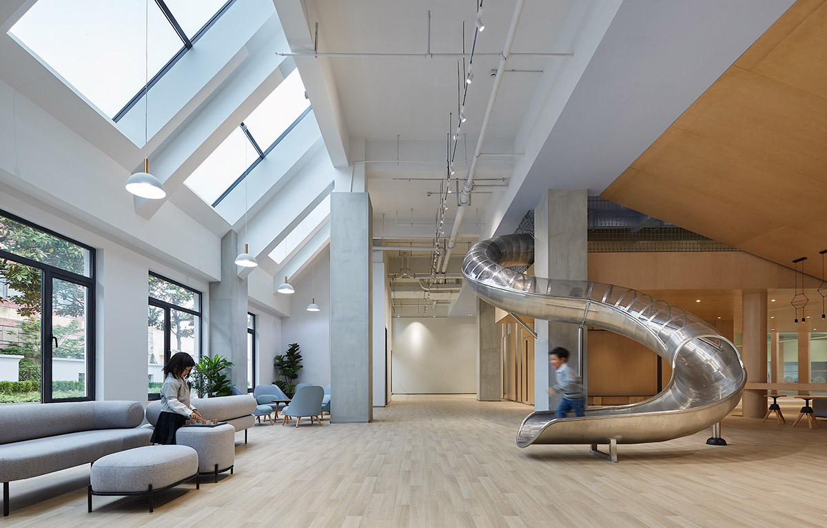 ELTO Consultancy's kindergarten features metallic curved slide to create interactive space