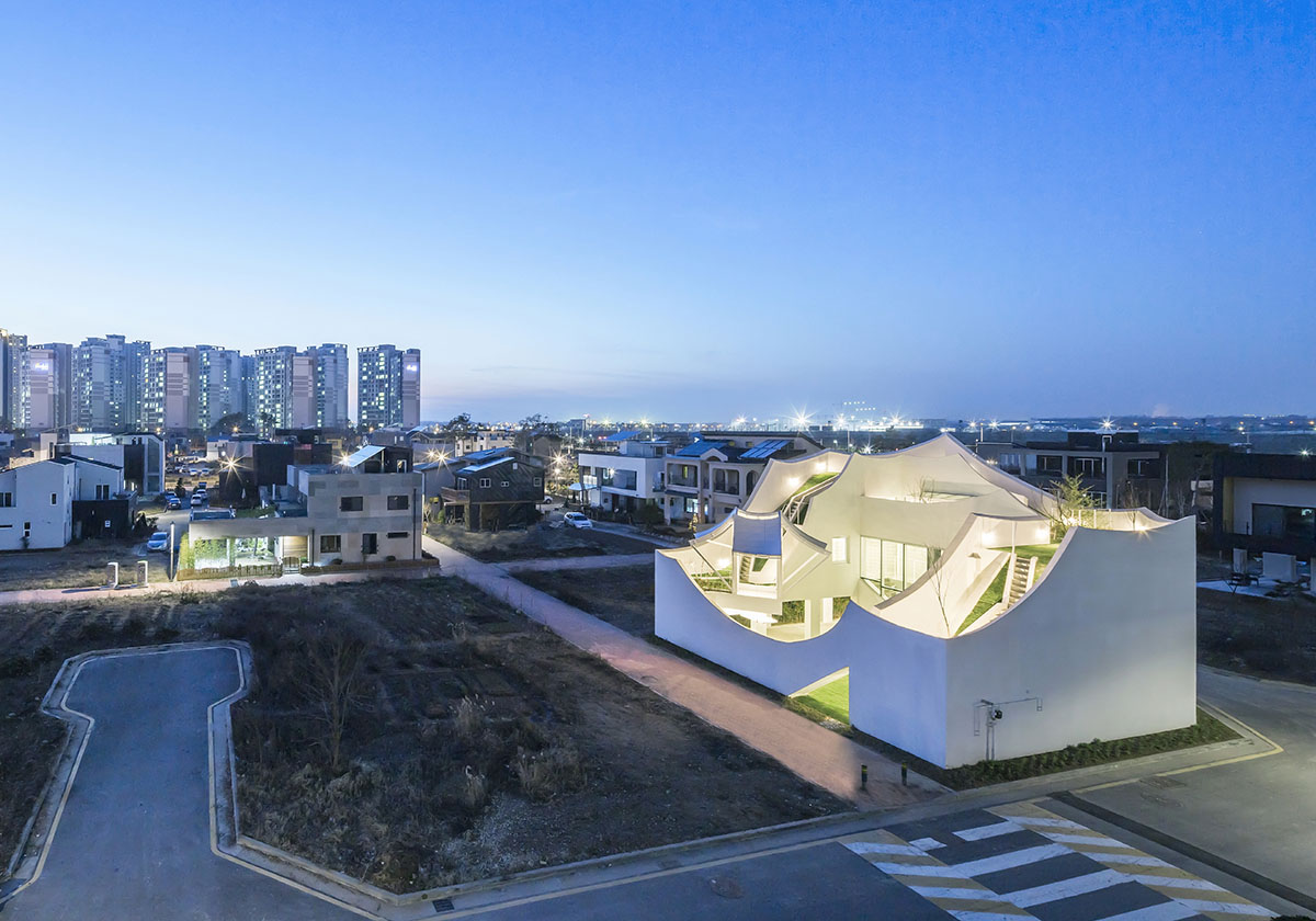 IROJE KHM Architects’ Flying House symbolizes a pilot’s daily characteristic of flight