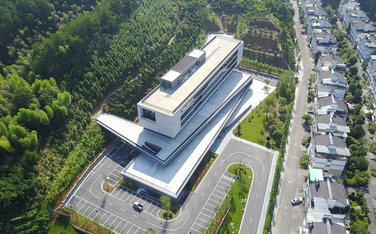 UAD completes office building with shifted platforms in Zhejiang
