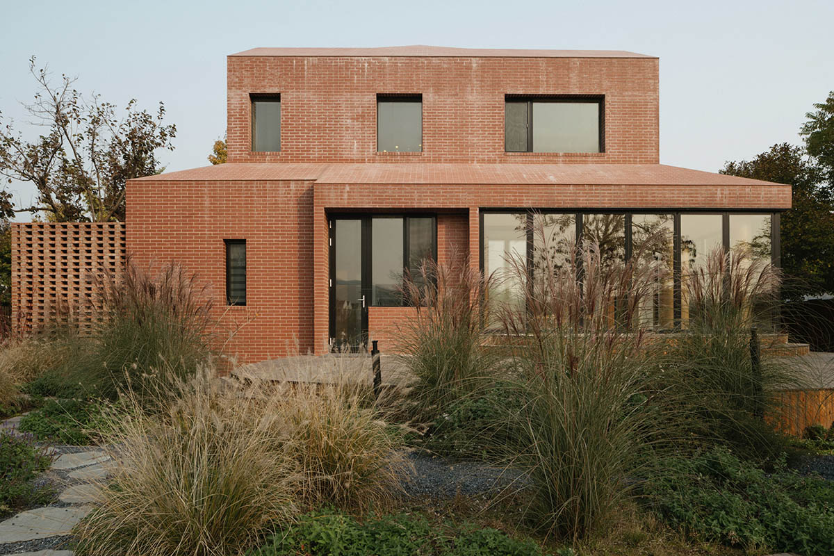 KiKi ARCHi completes Anna Garden Residences with red brick in Beijing