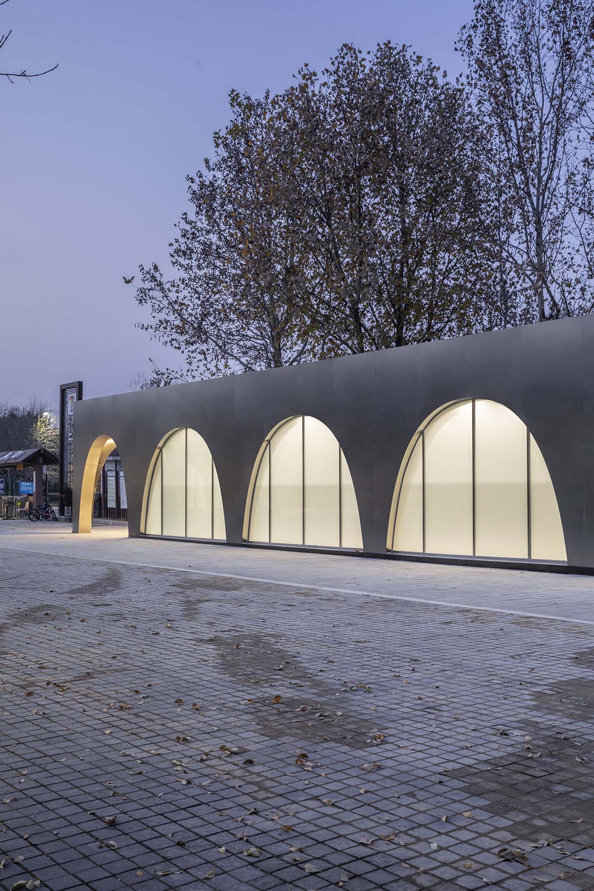 TEMP designs runner's station with stainless steel arcades in Beijing Olympic Forest Park