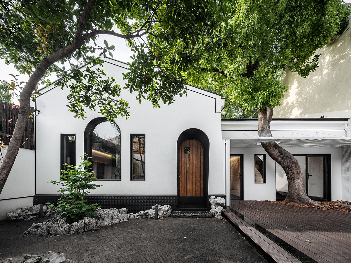 Wutopia Lab designs Hiding House featuring a micro Chinese garden in Shanghai