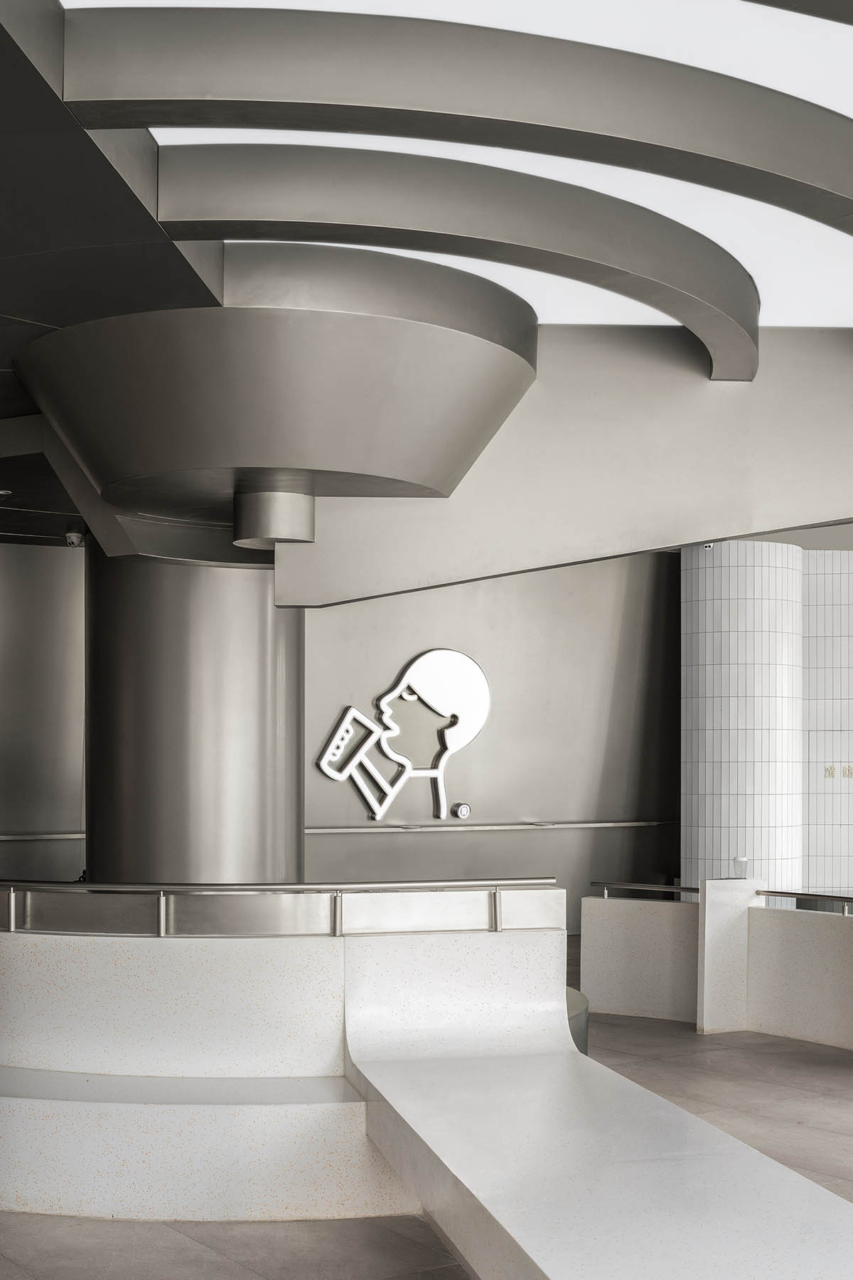 DAS Lab completes HEYTEA Store in Jinan with circular divisions activating movement inside