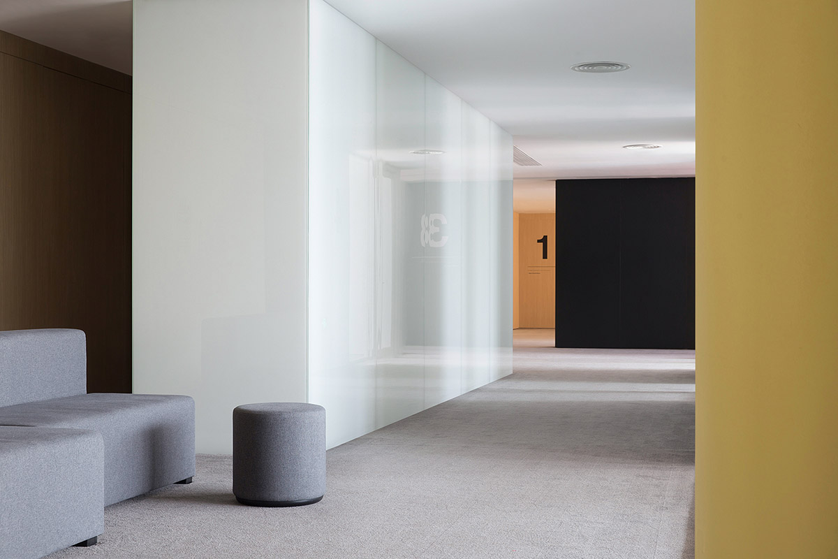 Peng & Partners Designed a Colorful Office that Seems like a Space Comes out of Mandrian's Painting