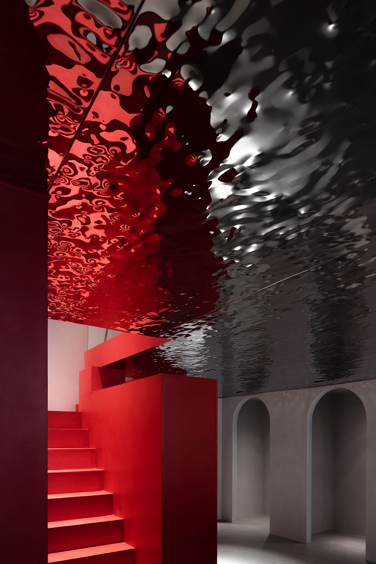 Grey and red colours combined with geometric shapes and shimmering ceiling for fashion store in China