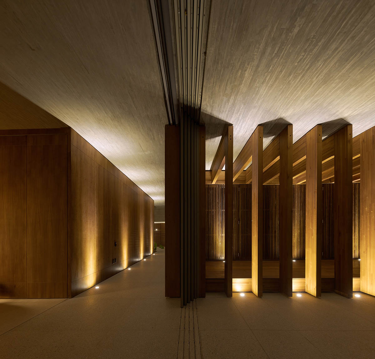 T-shaped weekend house by mf+arquitects is blended with its natural surroundings in São Paulo 