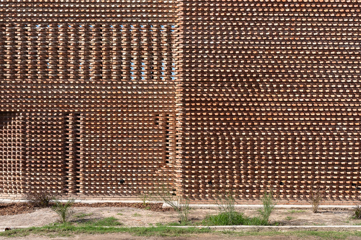 3D layer of brick wall wraps this family house to provide thermal comfort and special texture
