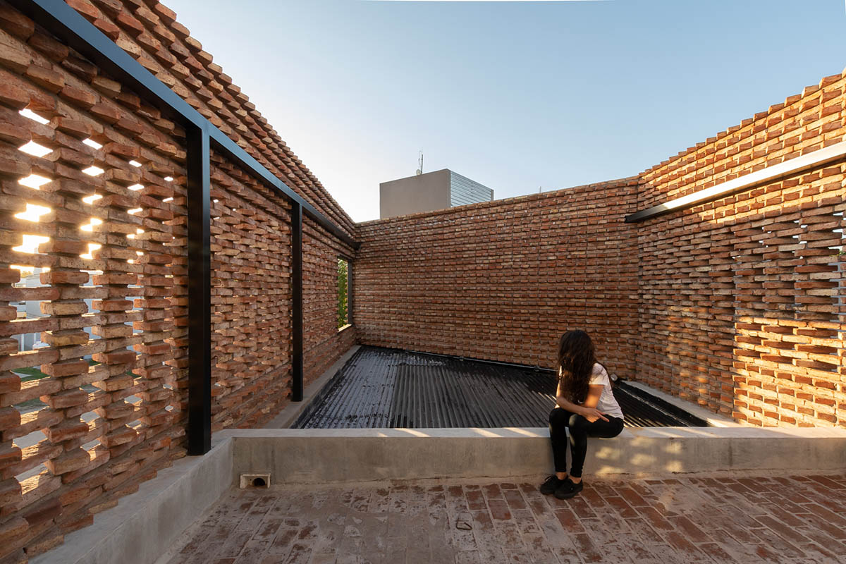 3D layer of brick wall wraps this family house to provide thermal comfort and special texture