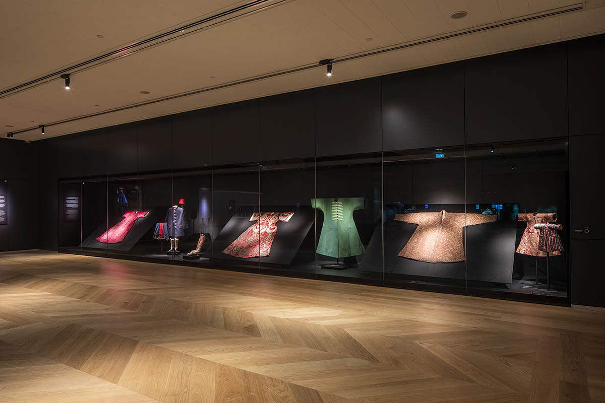 Sculptural and interactive spaces inform Islamic artefacts at Museum of ...