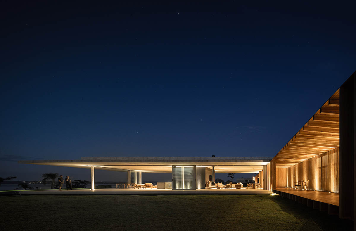 T-shaped weekend house by mf+arquitects is blended with its natural surroundings in São Paulo 