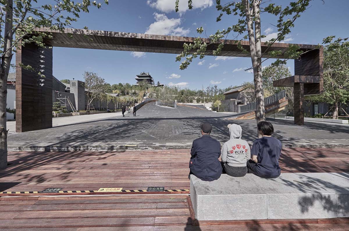 Atelier TeamMinus completes Piazza & Art Space activating its own environment in Beijing
