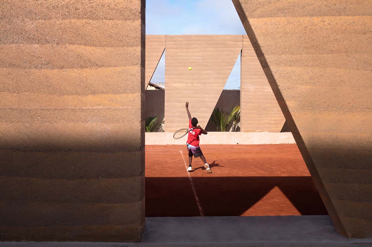 Backyard Community Club features triangular rammed earth system as a replicable prototype in Accra 