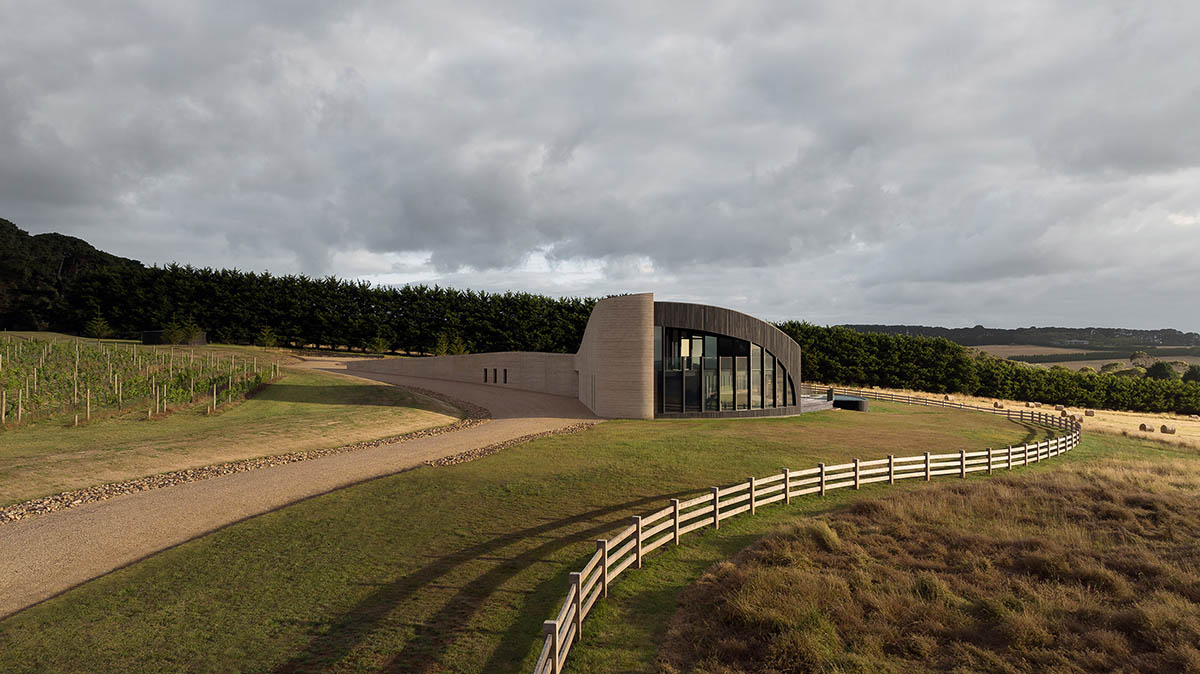 Wood Marsh translates topography lines into snake-like Peninsula House in Australia 