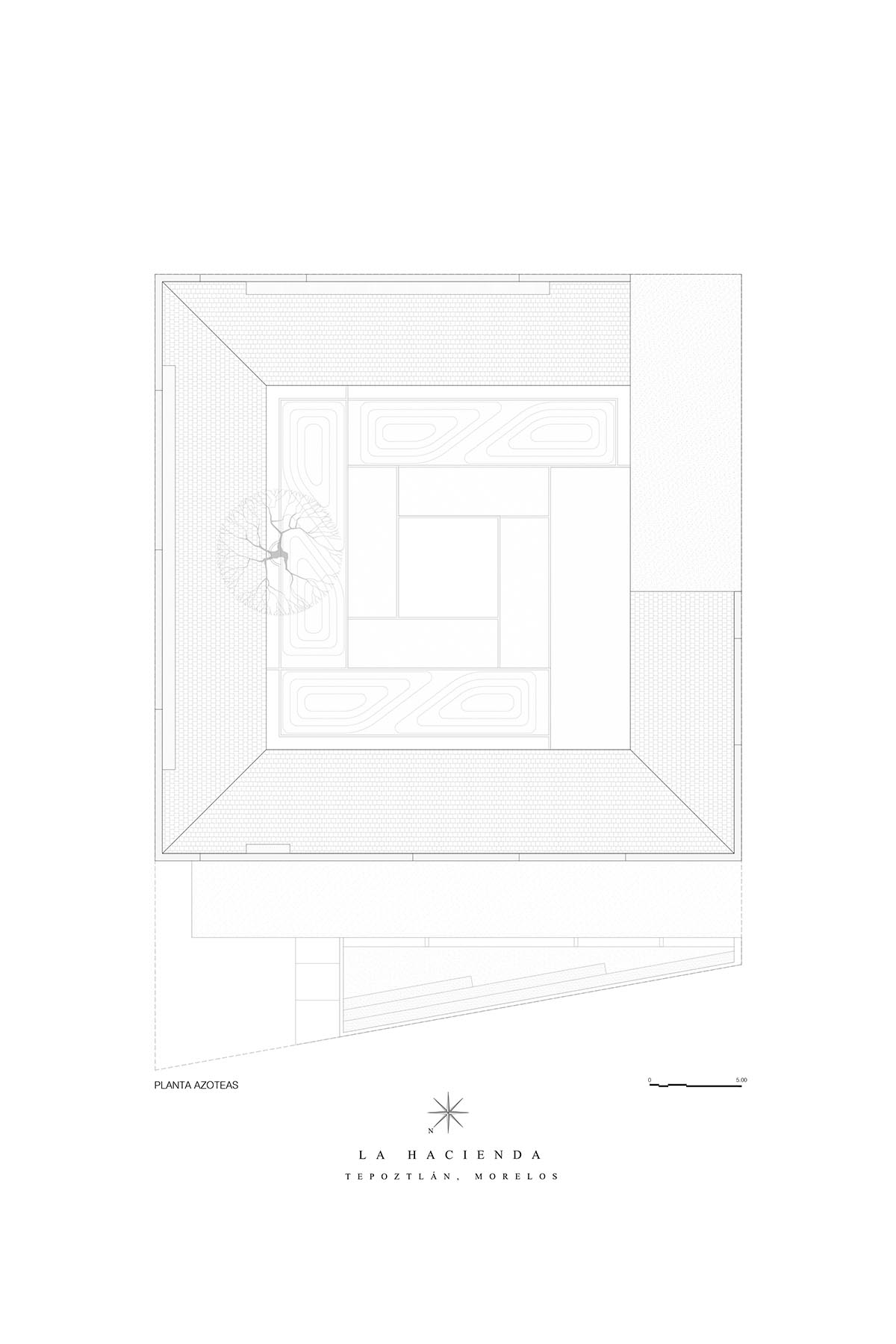 Práctica Arquitectura built La Hacienda weekend retreat with large courtyard in Mexico