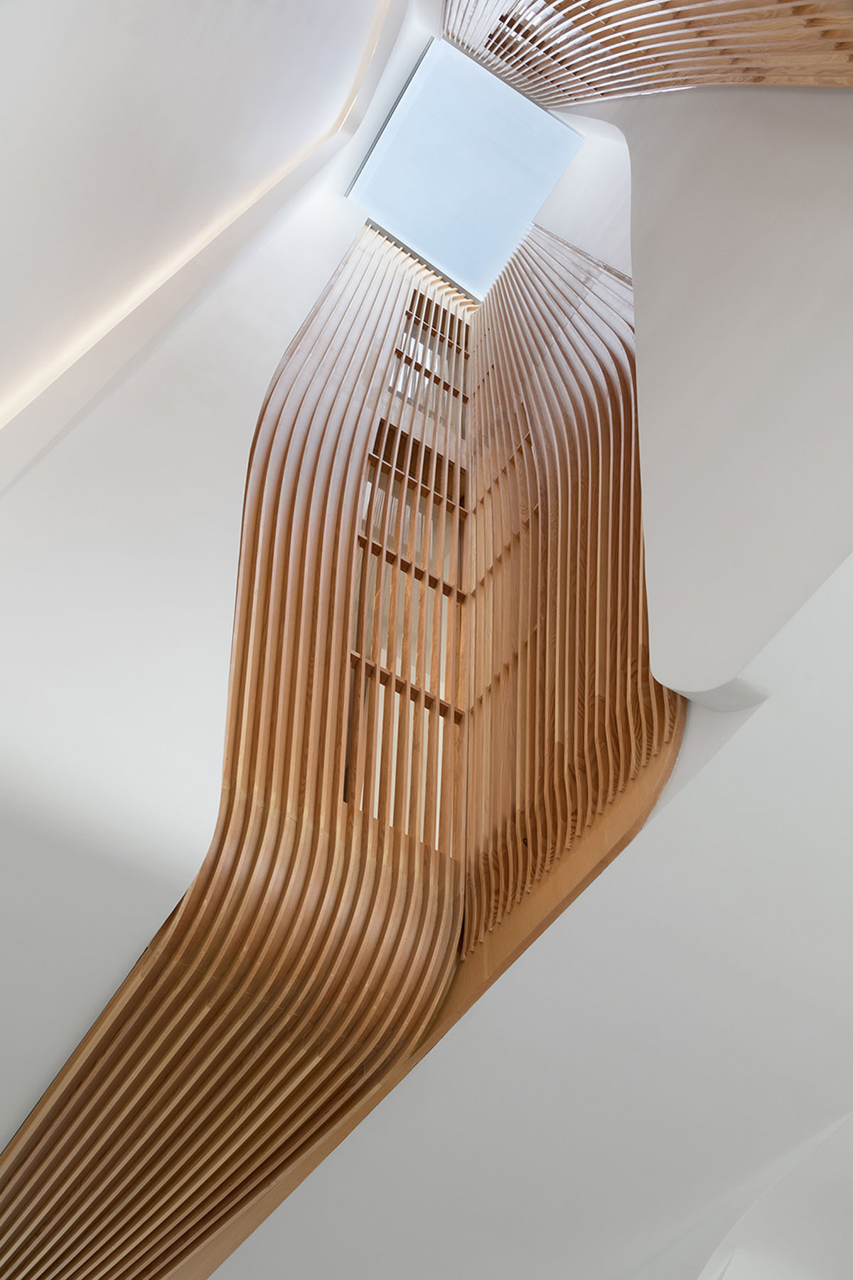 FLOW Architecture carves out old Victorian house in London and brings light with fluid interventions