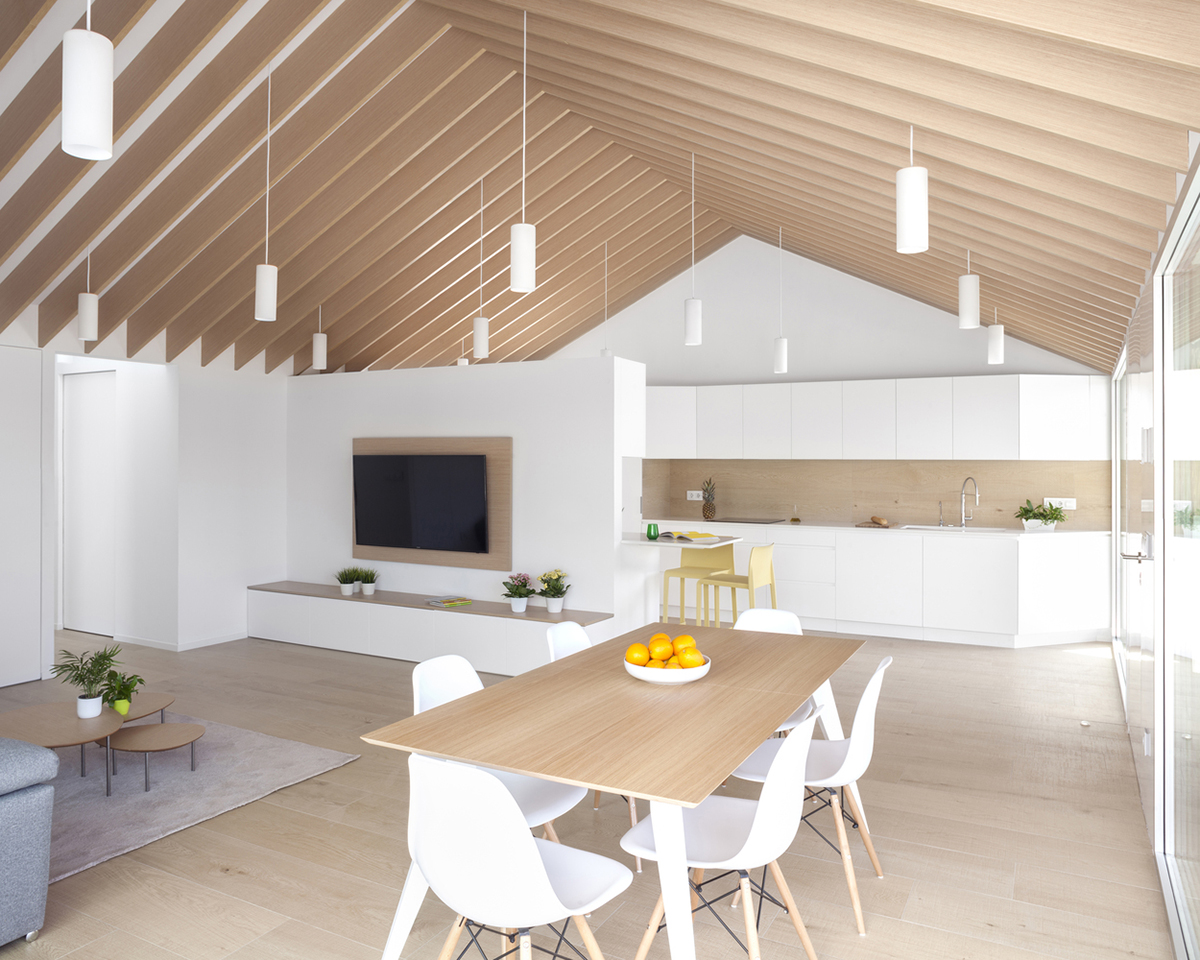 Pablo Muñoz Payá Arquitectos renovates former house with wooden shutters in Spain