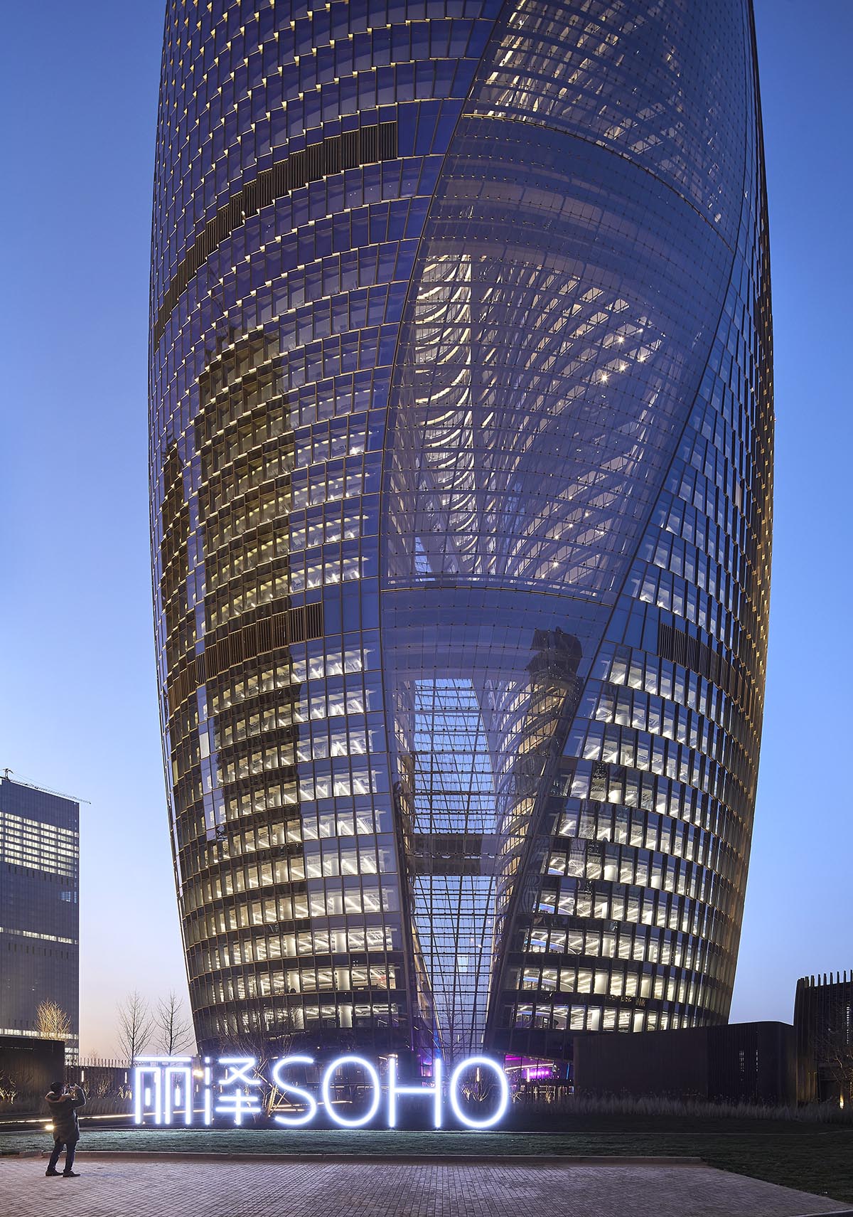 Zaha Hadid Architects completes Leeza SOHO with the world’s tallest atrium in Beijing