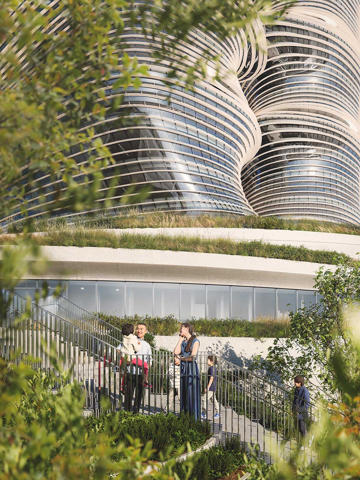 Zaha Hadid Architect's striated Yidan Center reaches its maximum height in Shenzhen 