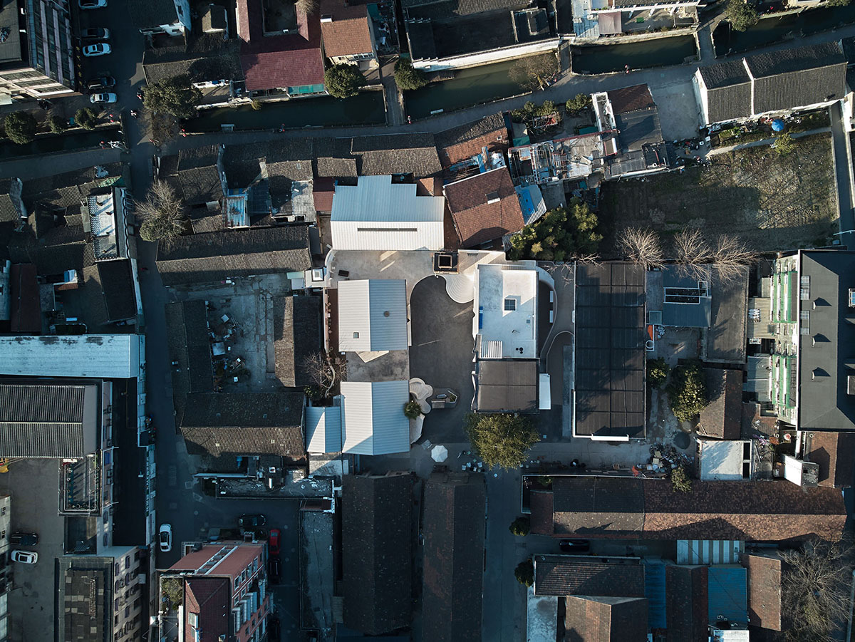 TRI-ORANGE DESIGN converts old industrial building into a photography studio in China 