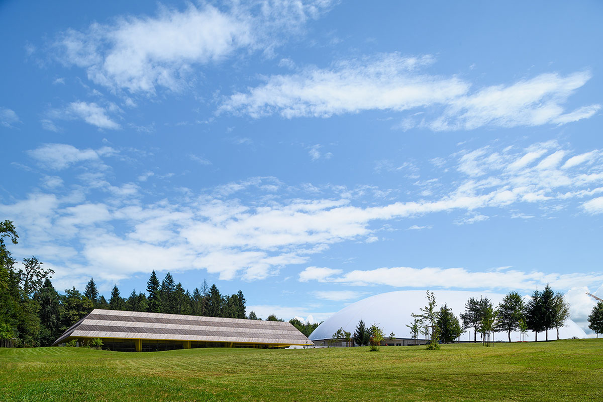 Enota completes swimming pool with low floating roof in Slovenia