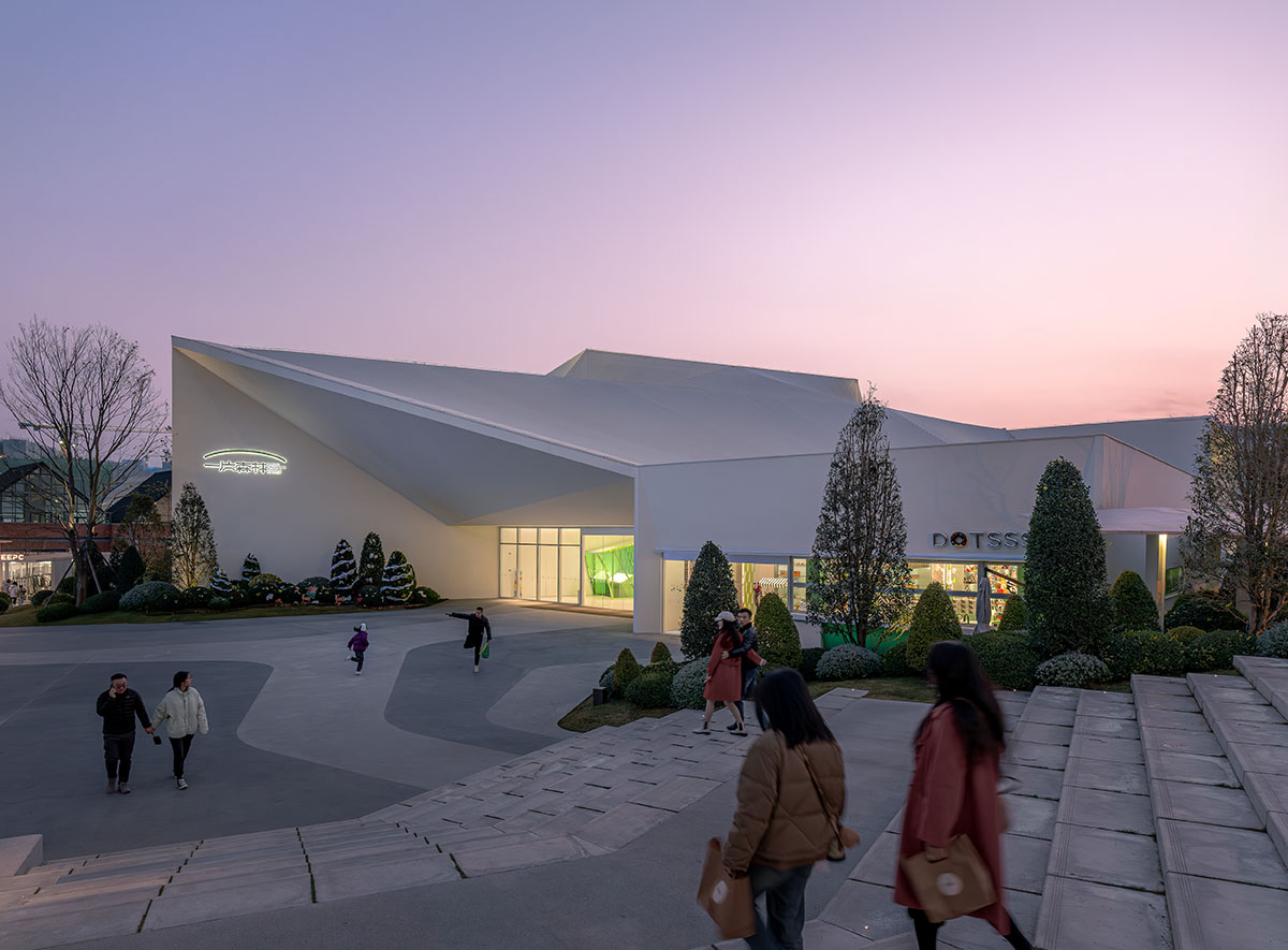 DL atelier designs an iceberg-like children's museum in China 