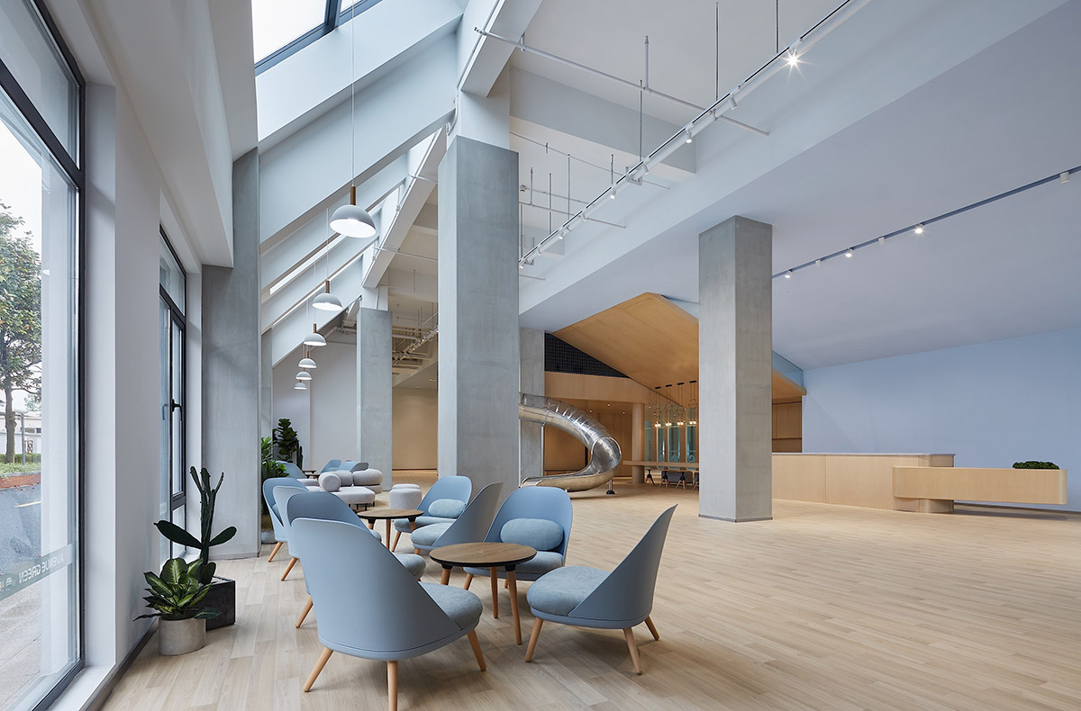 ELTO Consultancy's kindergarten features metallic curved slide to create interactive space