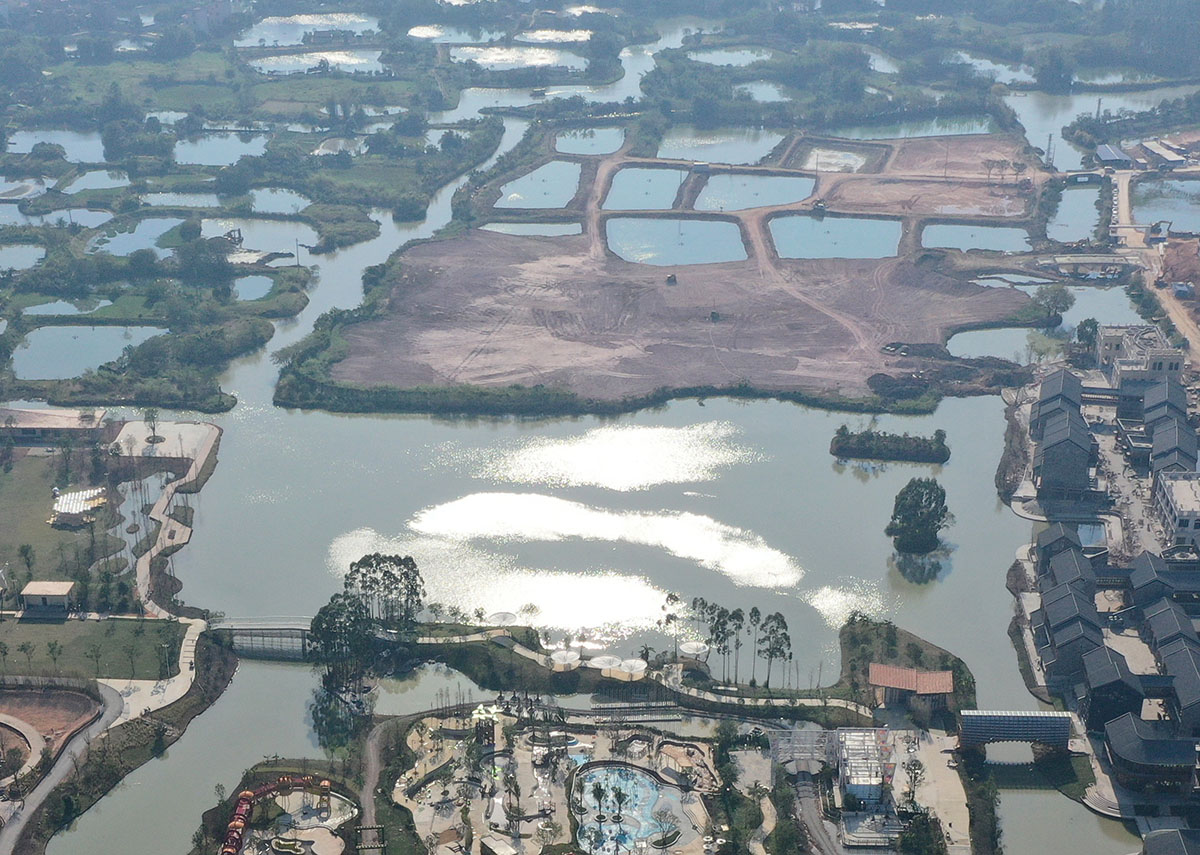 Arched timber bridge by LUO studio allows boats to pass under bridge smoothly in Gulou waterfront