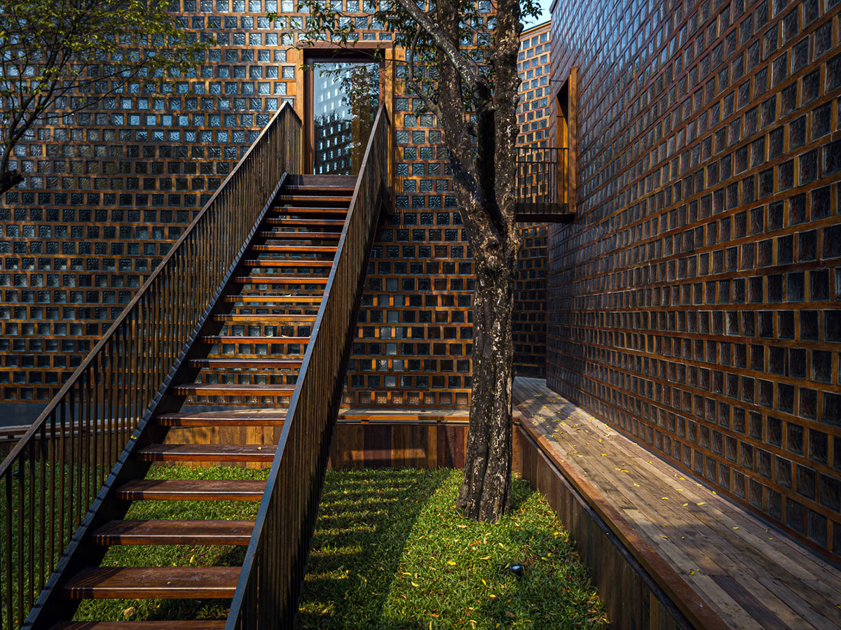 Five glass blocks with framed wood form this woman restaurant designed by Bangkok Project Studio
