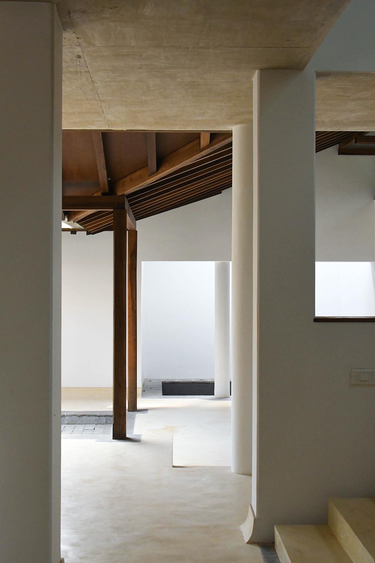 Field Atelier built house with free flowing internal courtyards in North Goa, India