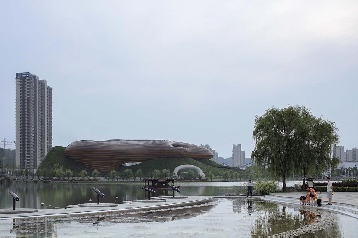 CROX's super smooth Liyang Museum sits on undulating hills as part of the nature in Changzhou
