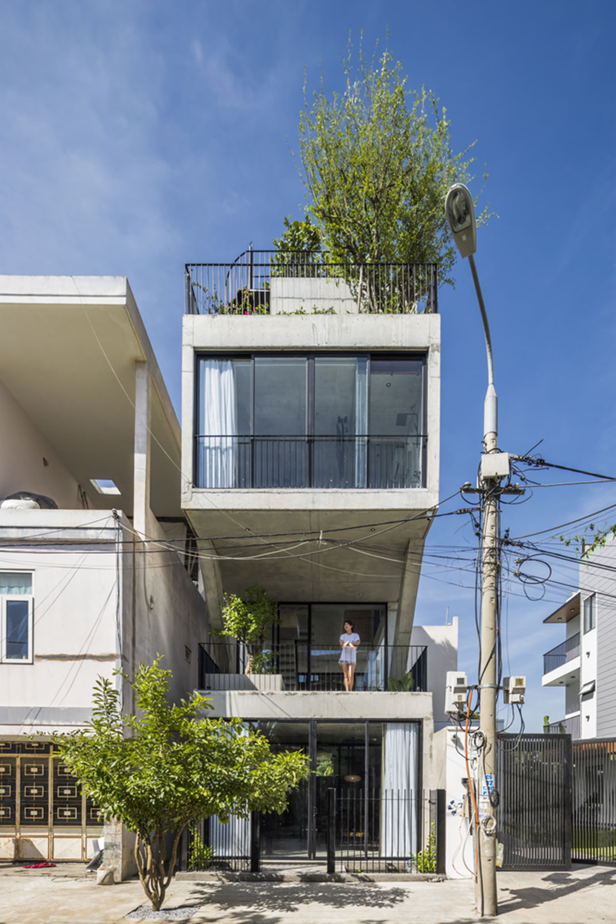 Ho Khue Architects' concrete house is inspired by imaginations of children’s LEGO game in Vietnam