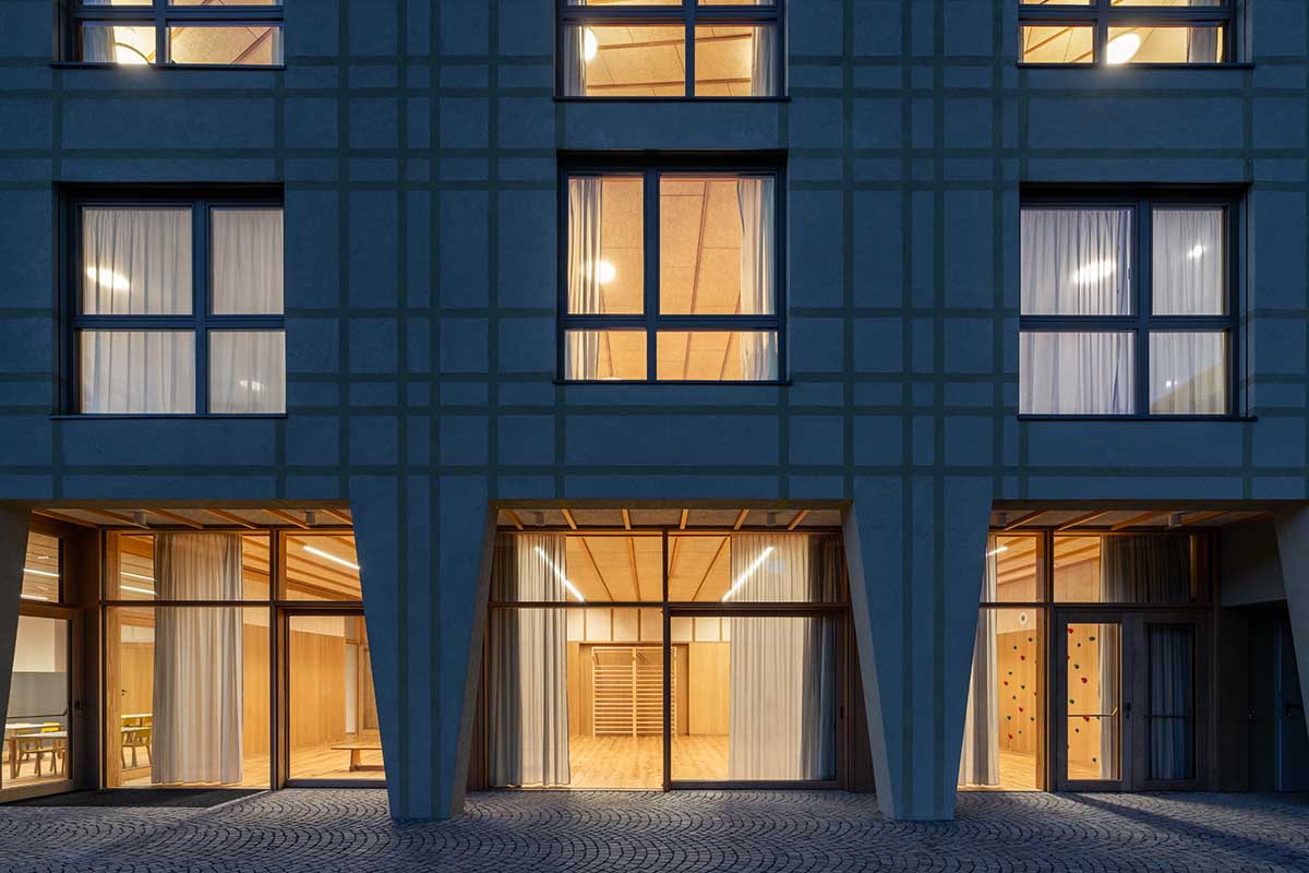 Zigzagged-profiled school featuring trapezoidal legs evokes traditional Tartan fabric in Terlano