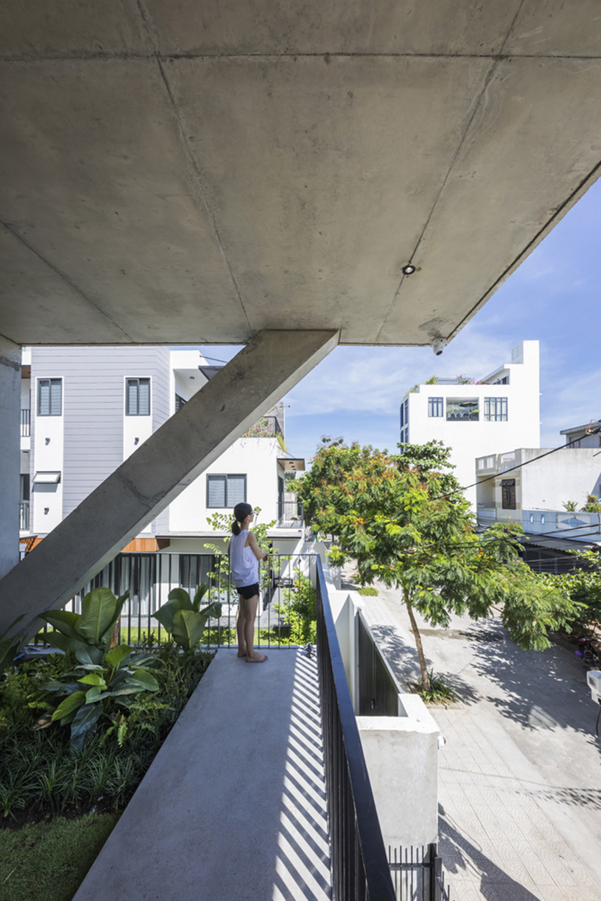Ho Khue Architects' concrete house is inspired by imaginations of children’s LEGO game in Vietnam