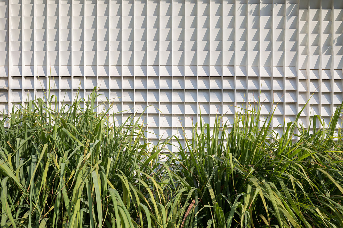 An office in Vietnam protects its own micro-climate with continuous spaces and internal courtyards