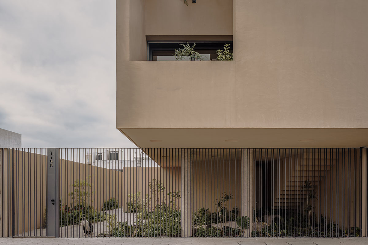 Taller Segovia Molina enriches beige Casa Aguilar with interior patios and an abundance of light