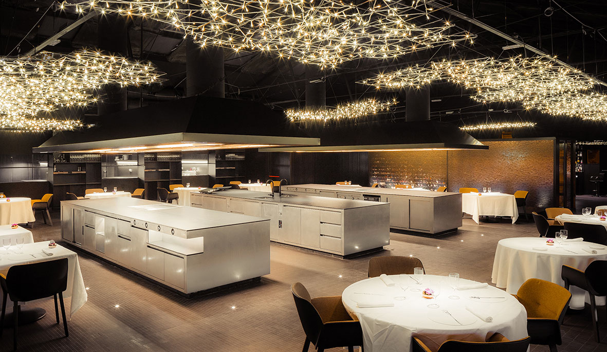 OAB transforms an old industrial warehouse into a kitchen and restaurant in Barcelona