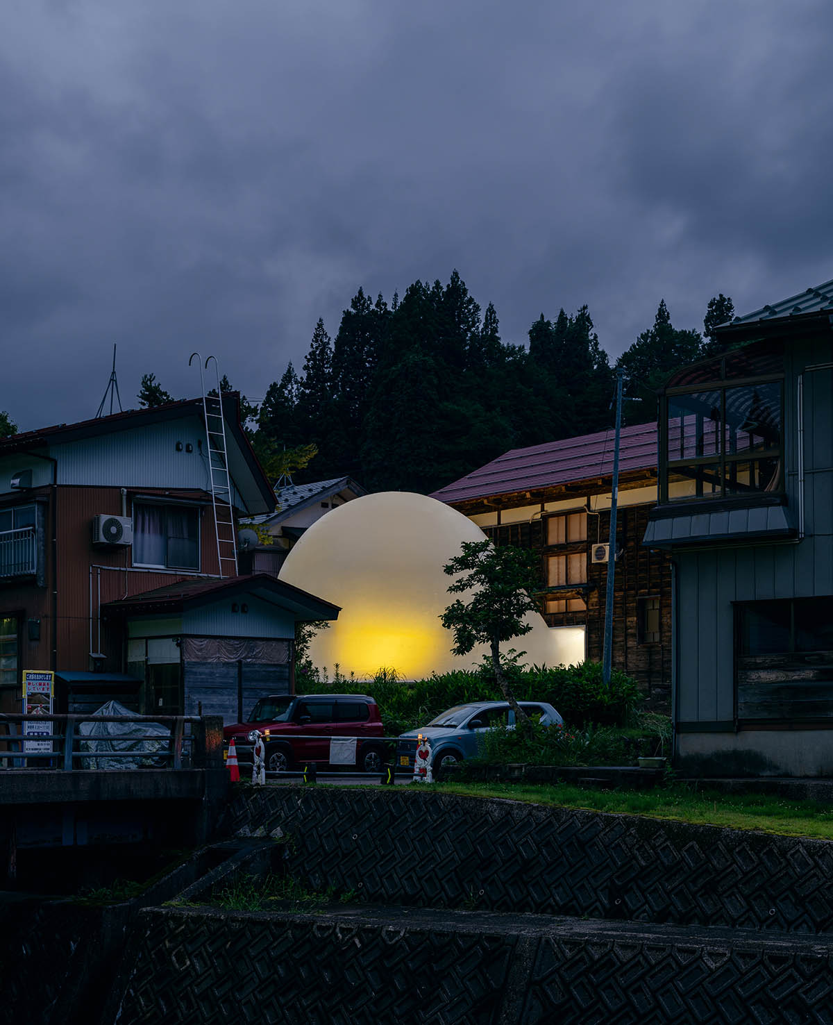 MAD installs ephemeral bubble in front of a century-old house in Japan