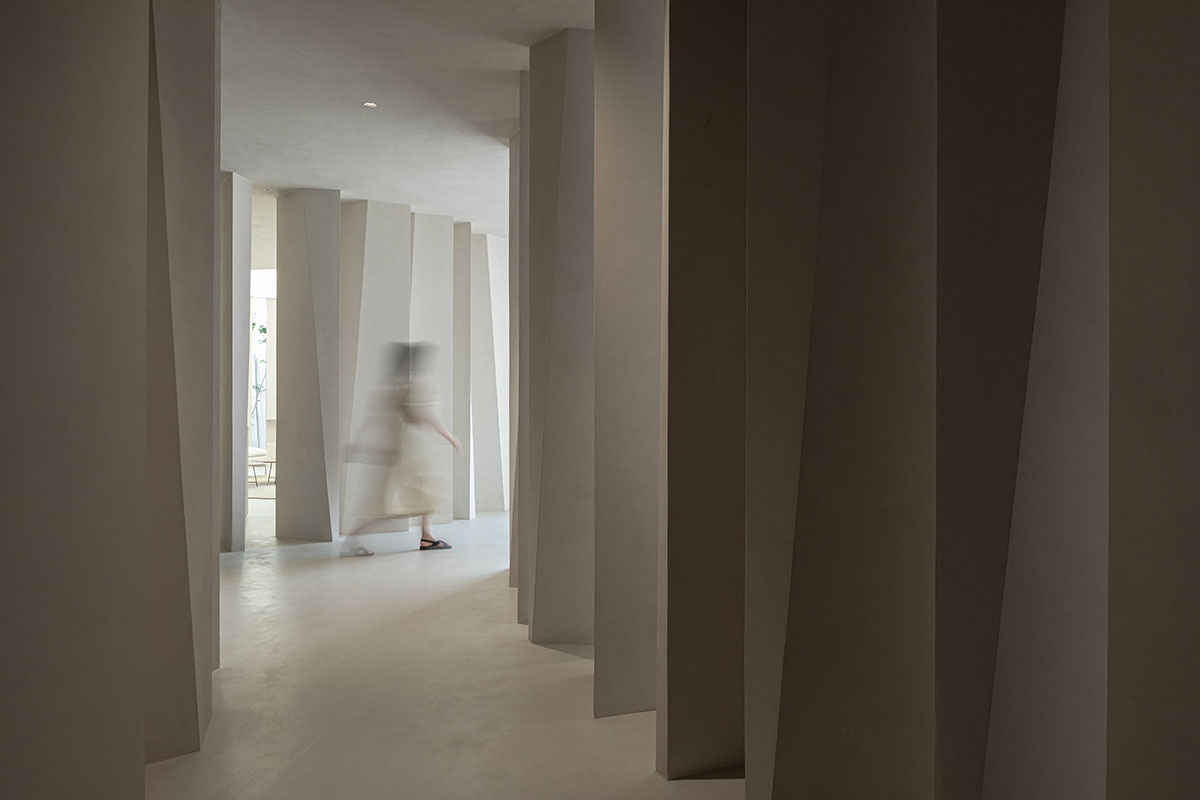 HAS Design und Forschung reinterprets Steinwald with fragment columns in the furniture museum 