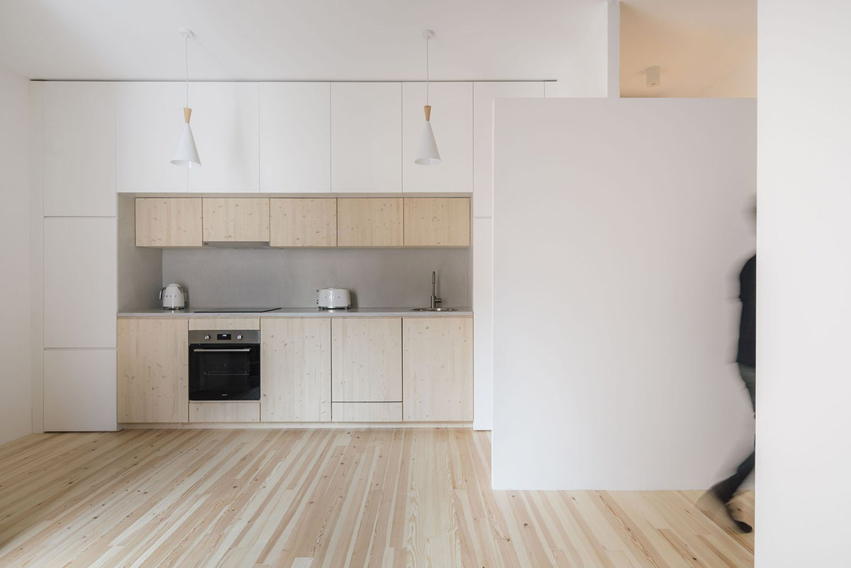 P+S Estudio de Arquitectura renovates Madrid's old apartment with moveable polycarbonate walls 