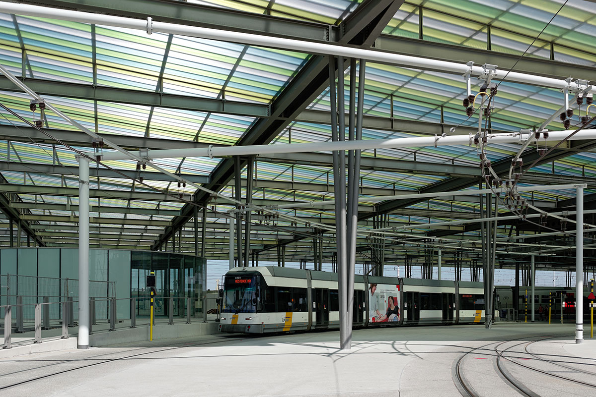 Dietmar Feichtinger Architectes creates large green canopy for Oostende station in Belgium