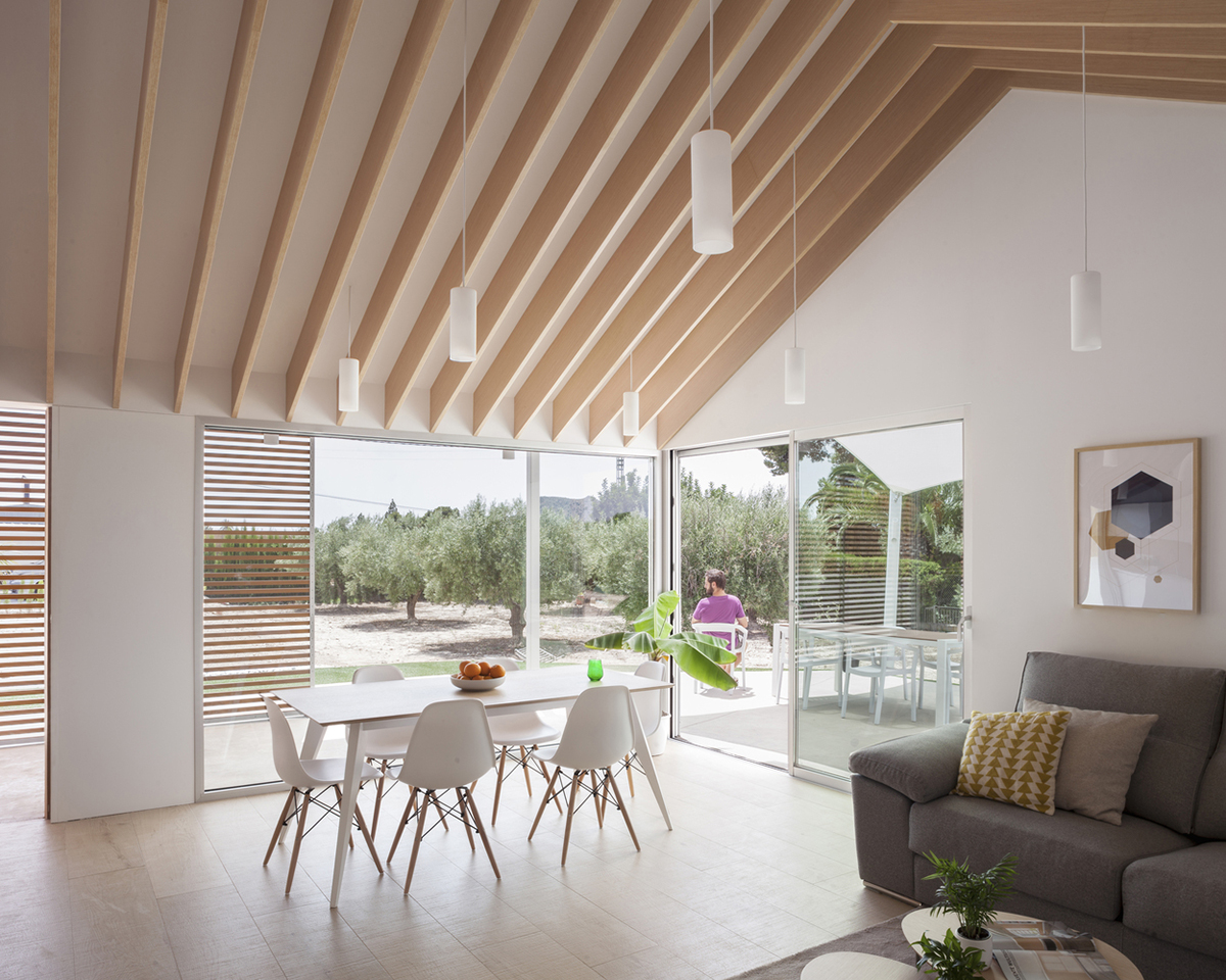 Pablo Muñoz Payá Arquitectos renovates former house with wooden shutters in Spain