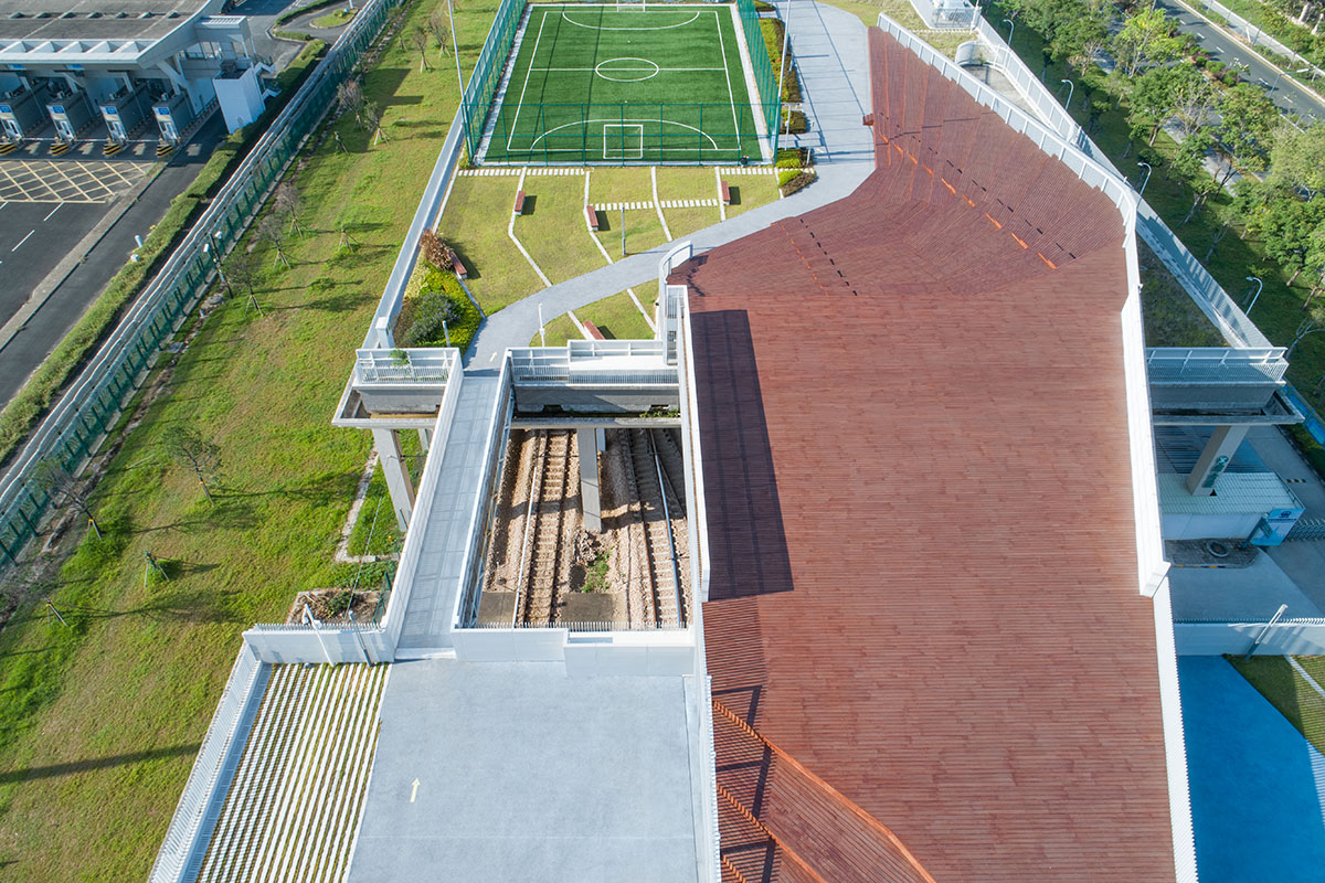 Crossboundaries converts old unused rooftop into a 1.2-km-long recreational urban strip in Shenzhen