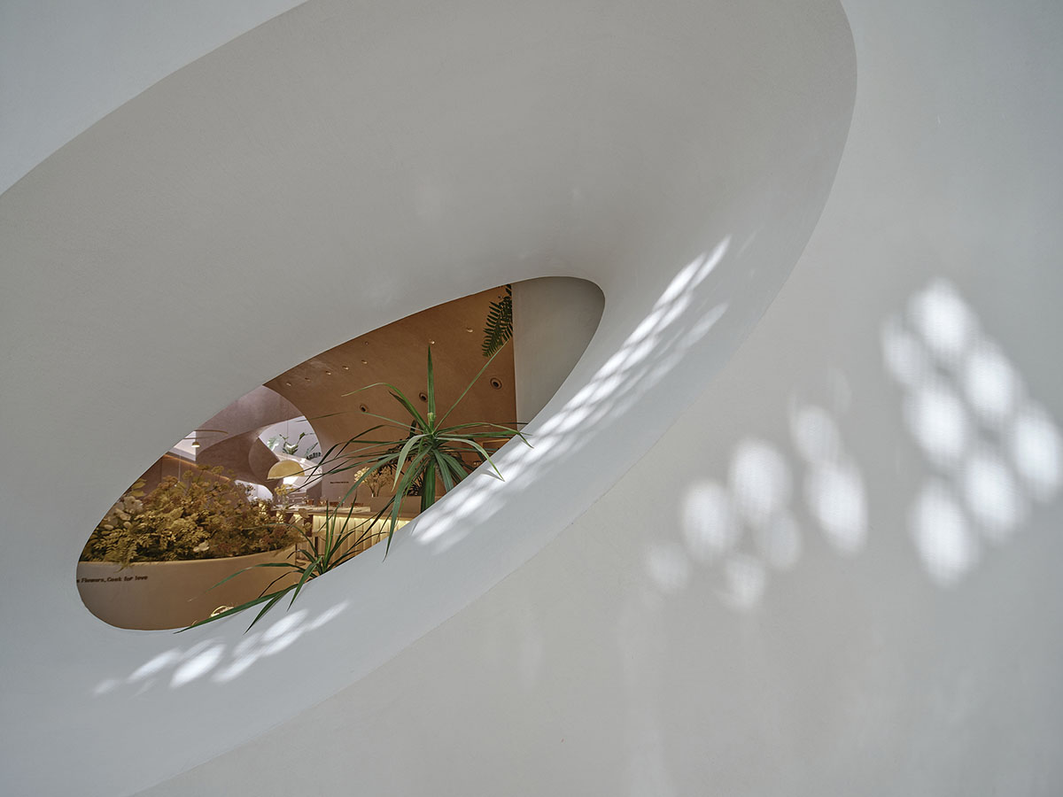 Liang Architecture Studio reflects natural forms and beauty of flowers in Tomacado restaurant