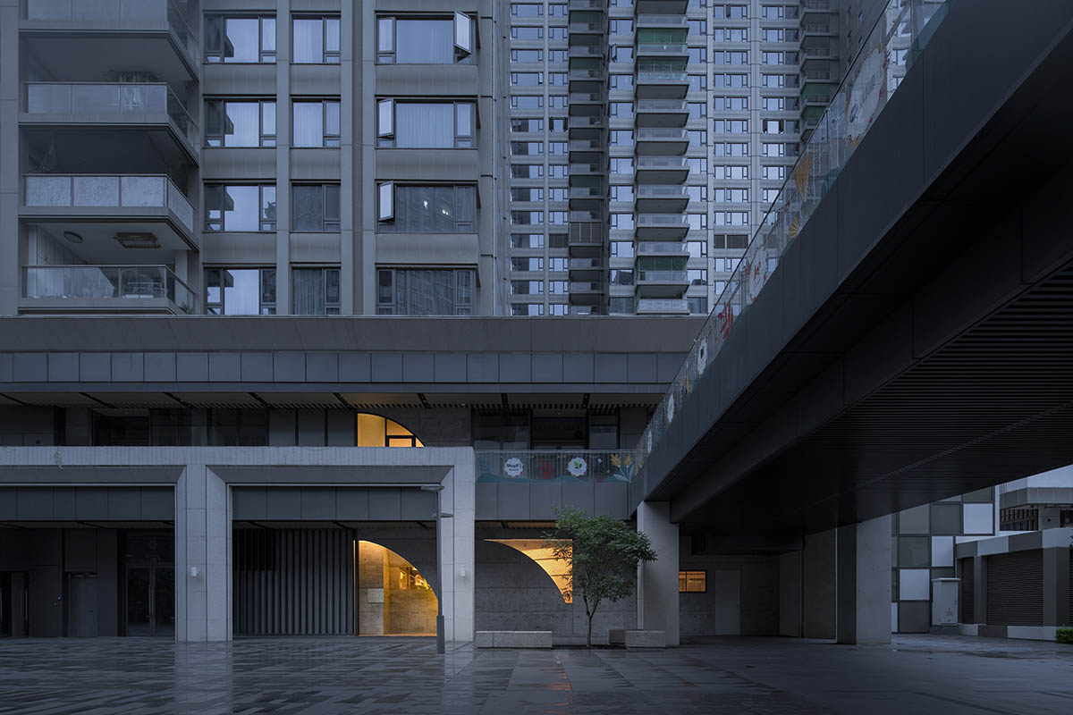 bigER club design built restaurant with valued brick walls in Shenzhen