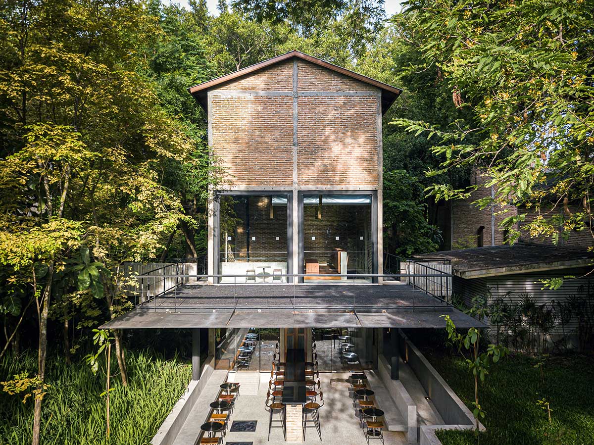 Sunken tea house by PAVA architects restores its historical elements in a former plant estate